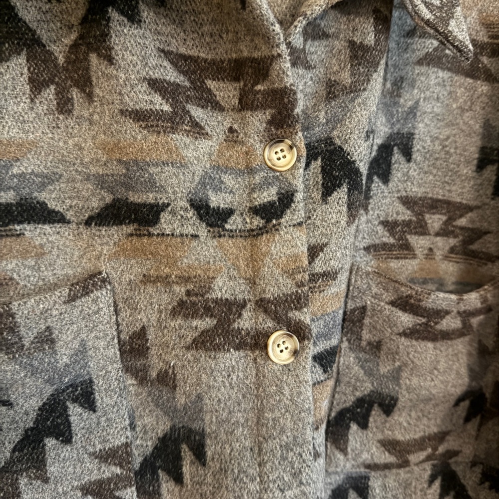 Davi & Dani 1XL Aztec Print Shacket Gray Brown Button Front - Picture 4 of 8